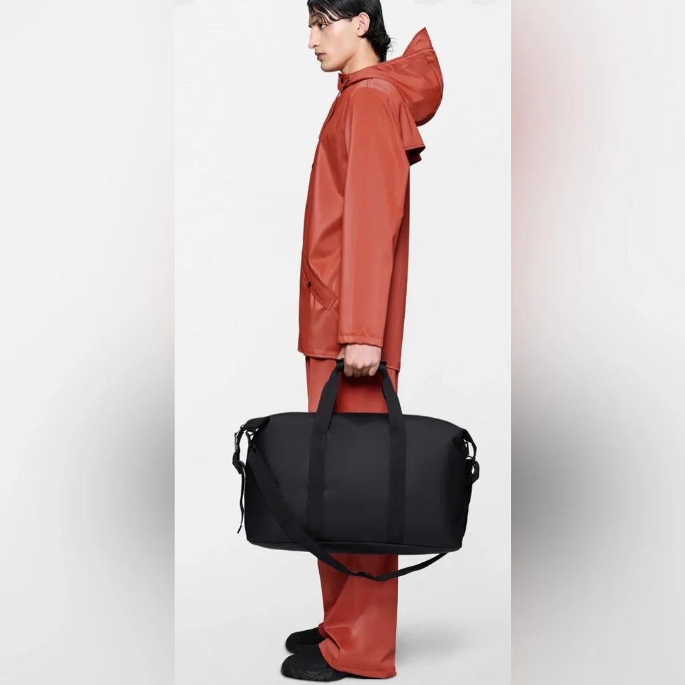 NEW RAINS Hilo Weekend Bag in Black Waterproof